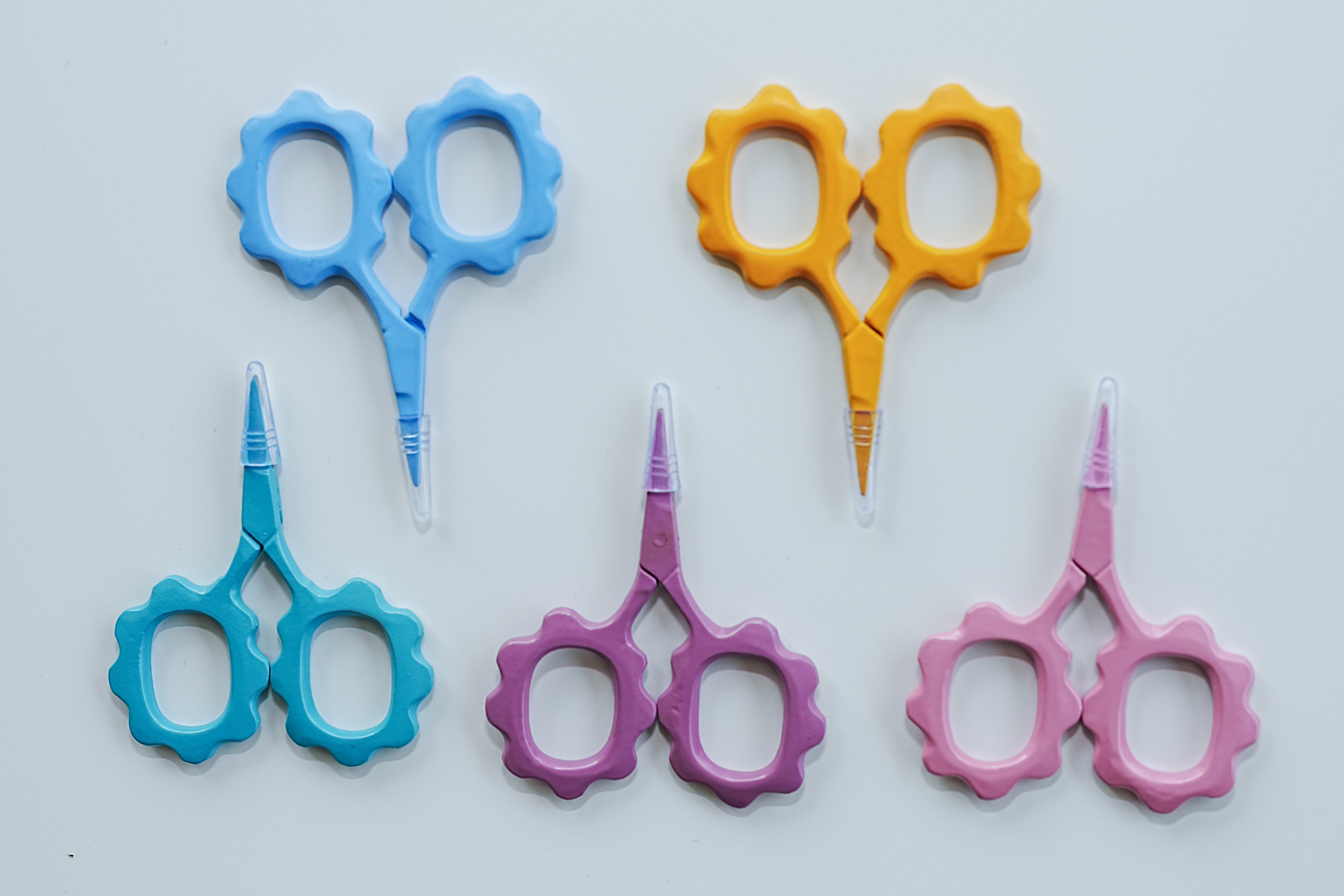 Scallop Flower Needlepoint Scissors